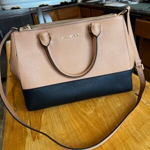 EUC - Authentic Michael Kors Sutton Crossbody Handbag/Purse